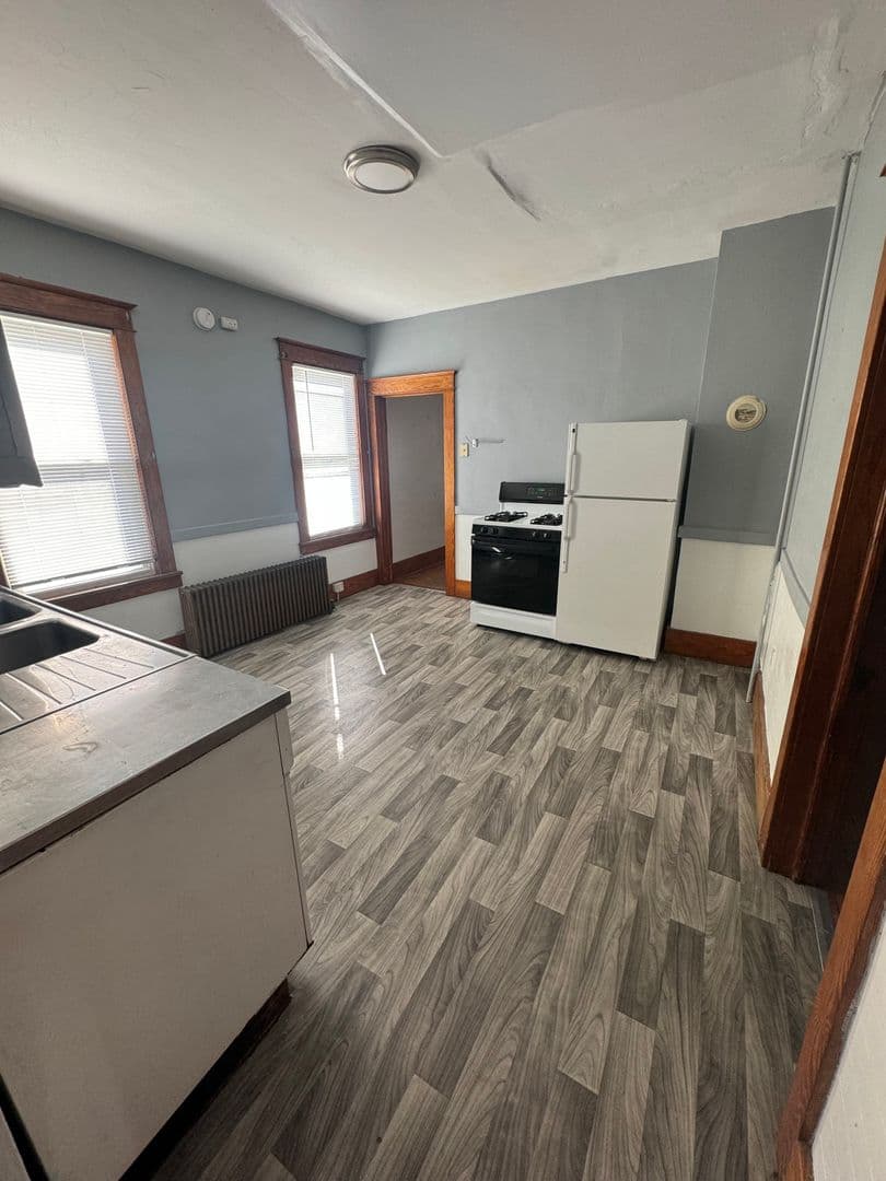 Amsterdam Apartment: 38 CRANE ST. AMSTERDAM, NY 12010