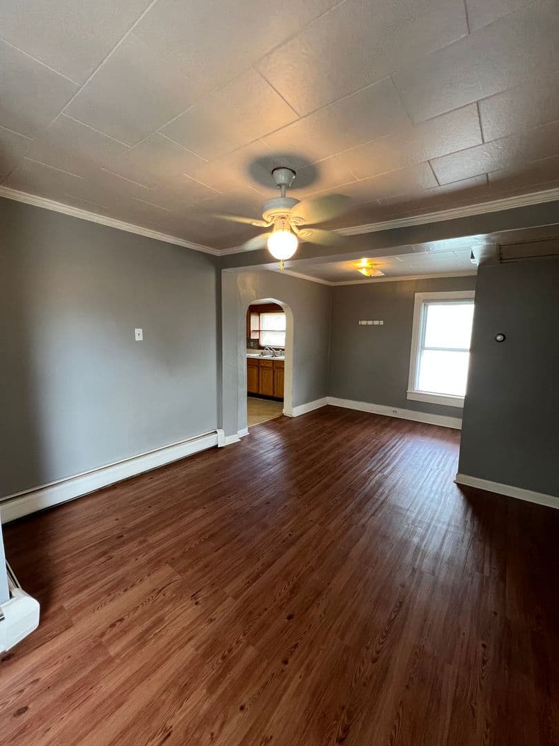 Gloversville Apartment: 41 3RD AVE. GLOVERSVILLE, NY 12078