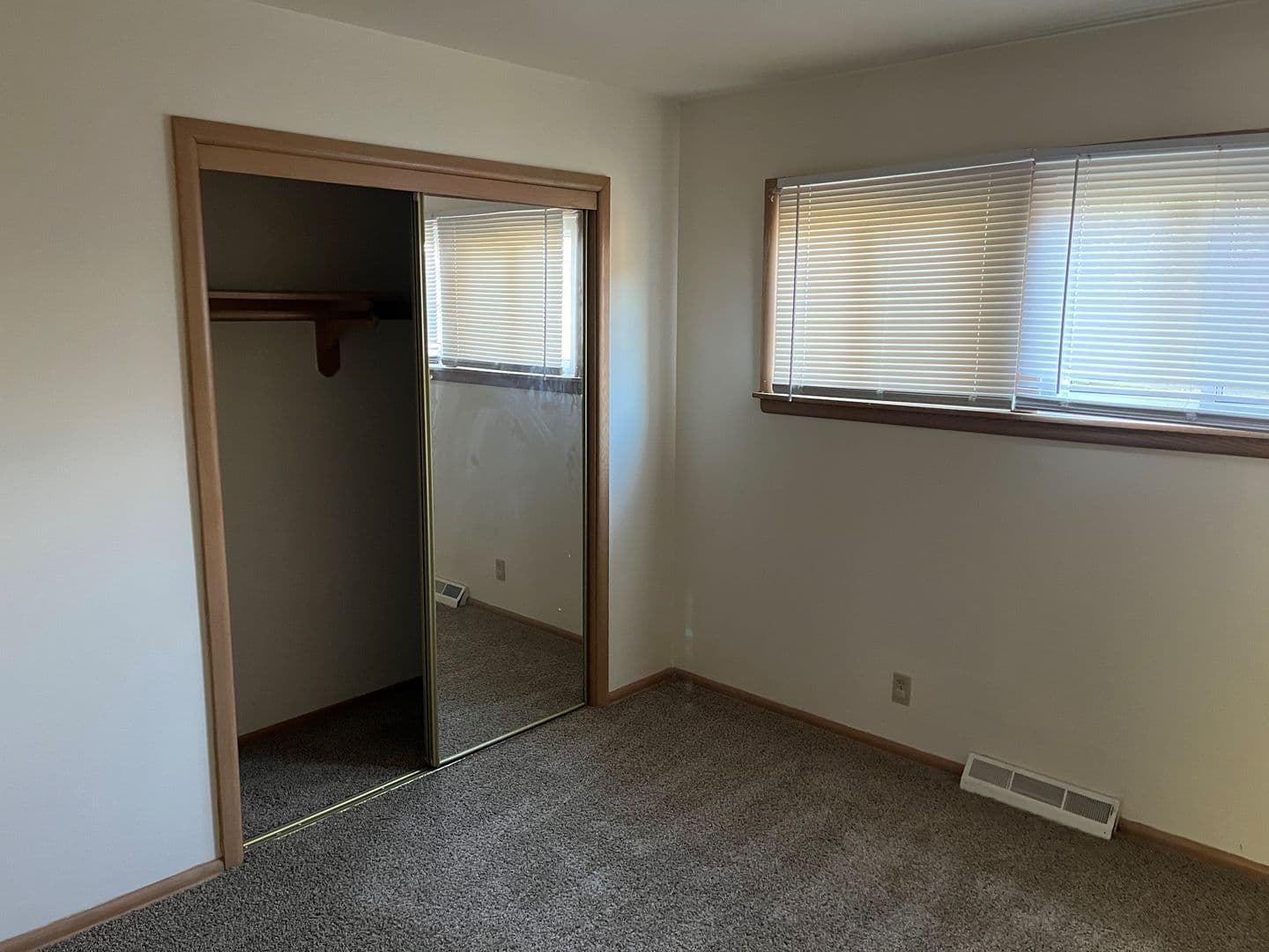 Greendale Apartment: 5875-5881 Tower Road