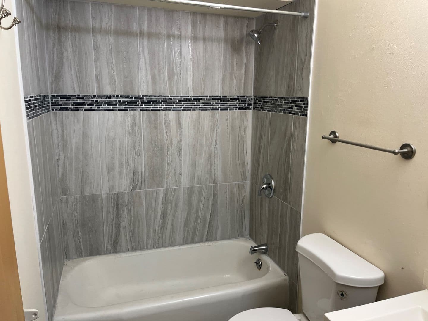 Greendale Apartment: 5875-5881 Tower Road