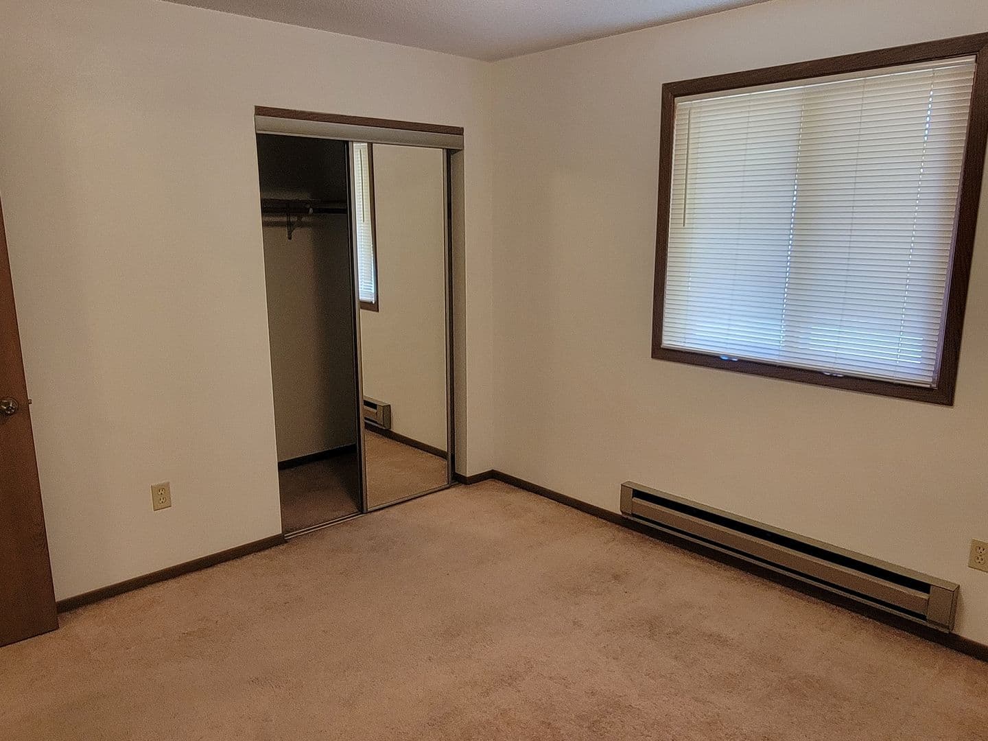 Merrill Apartment: 600-700 Hollywood Drive