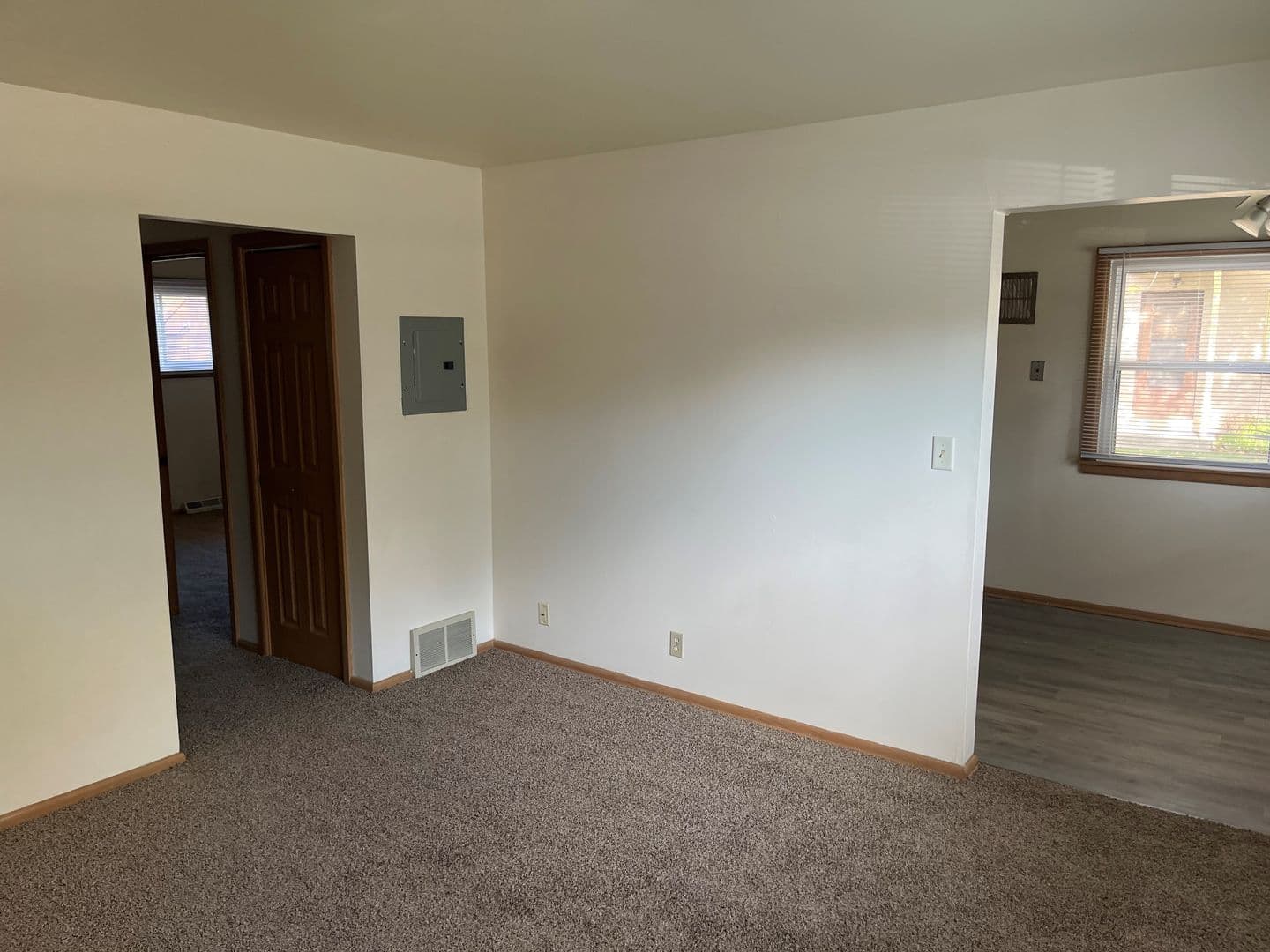 Greendale Apartment: 5875-5881 Tower Road
