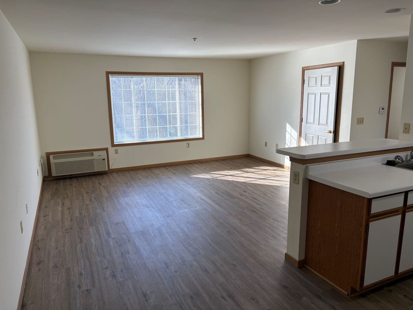 Oak Creek Apartment: 8935 South Wood Creek Drive