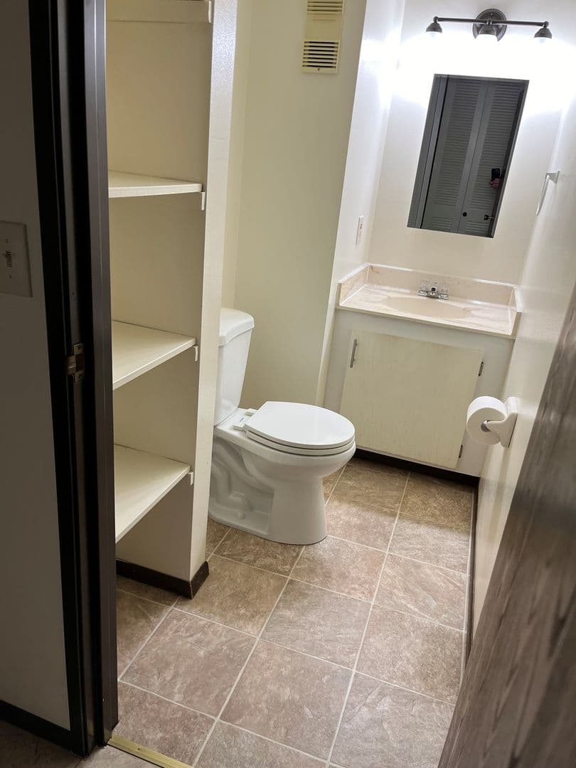 Appleton Apartment: 1912 East Calumet Street