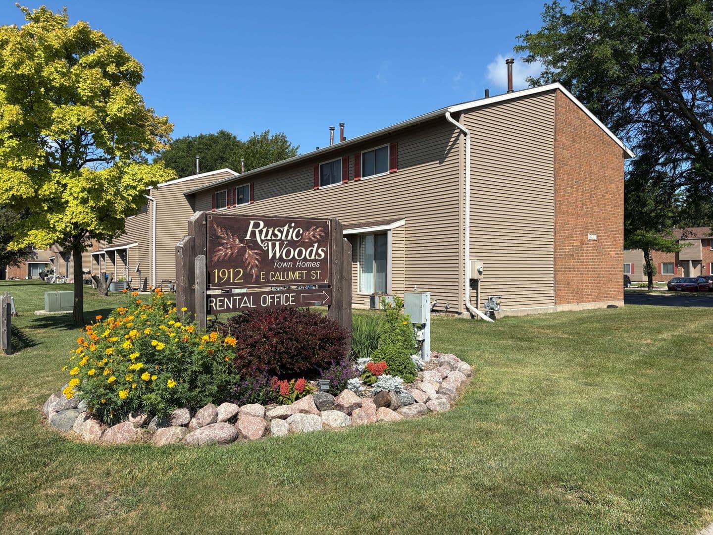 Appleton Apartment: 1912 East Calumet Street