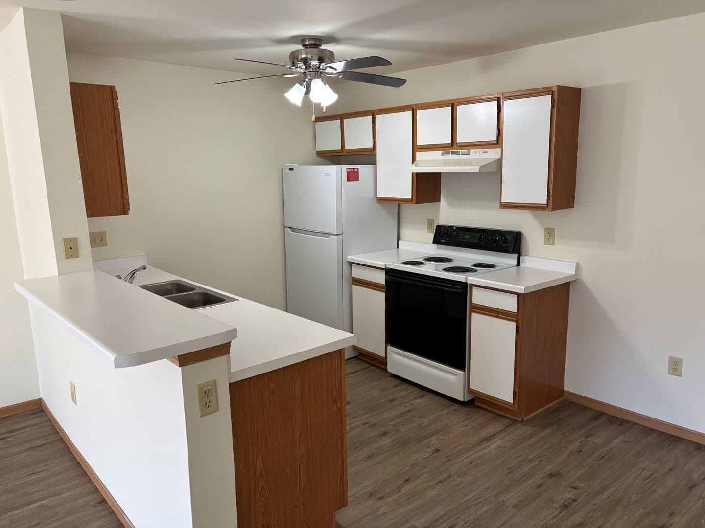 Oak Creek Apartment: 8935 South Wood Creek Drive