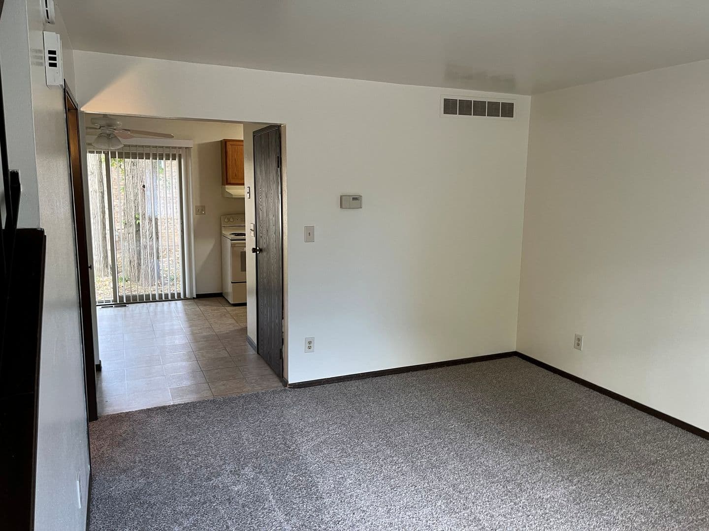 Appleton Apartment: 1912 East Calumet Street