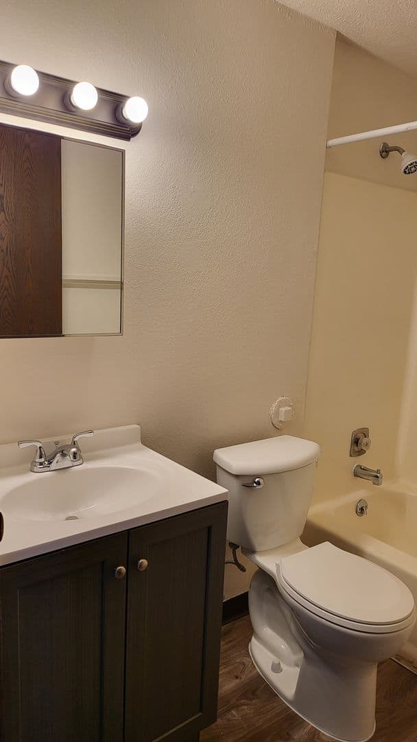 Marinette Apartment: 1200 University Drive