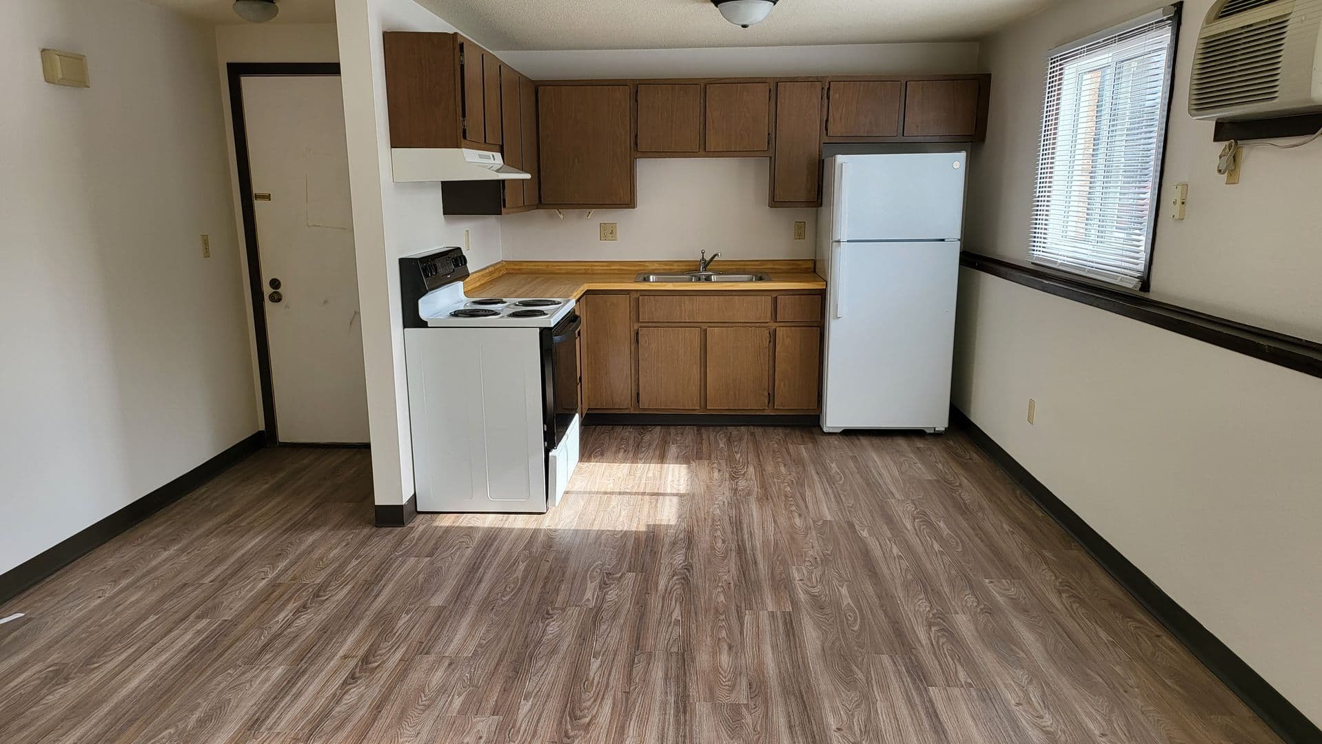 Marinette Apartment: 1200 University Drive