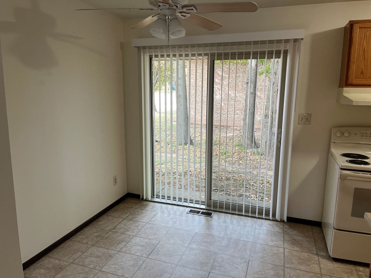 Appleton Apartment: 1912 East Calumet Street