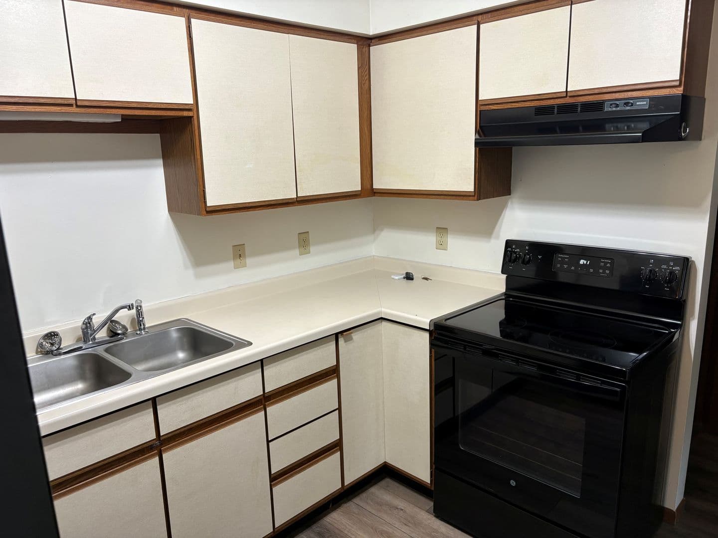 Merrill Apartment: 714-810 South State Street