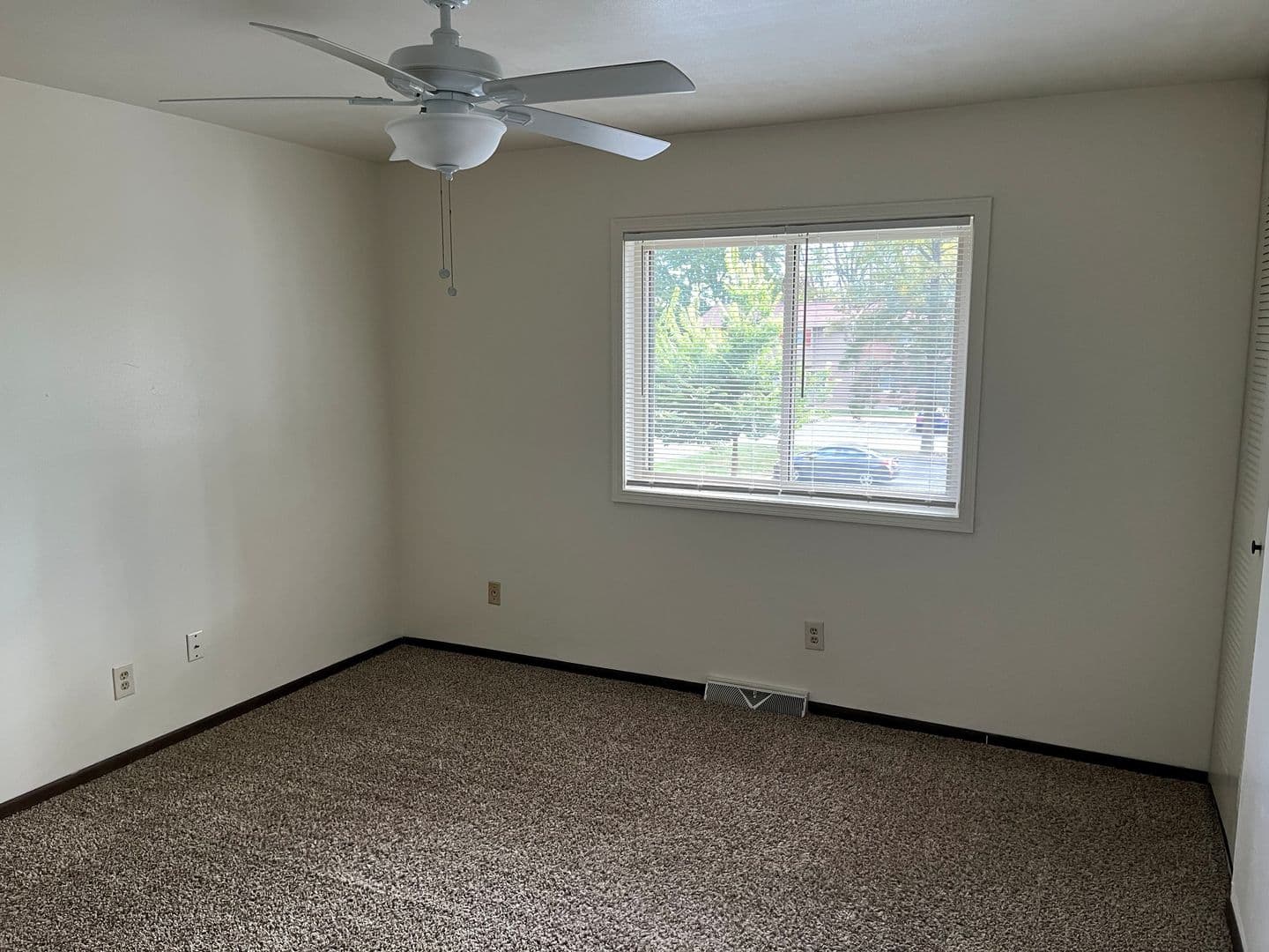 Appleton Apartment: 1912 East Calumet Street
