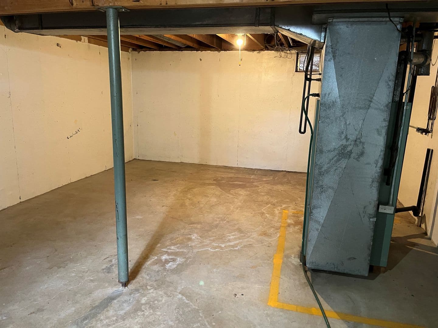 Appleton Apartment: 1912 East Calumet Street