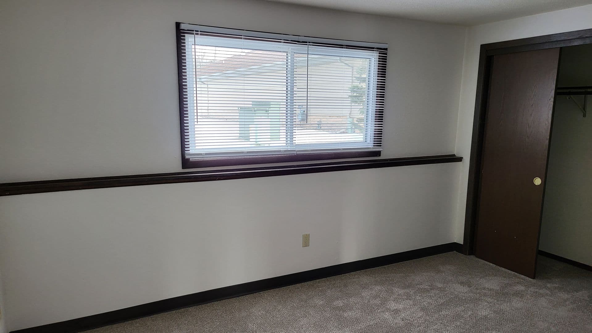 Marinette Apartment: 1200 University Drive
