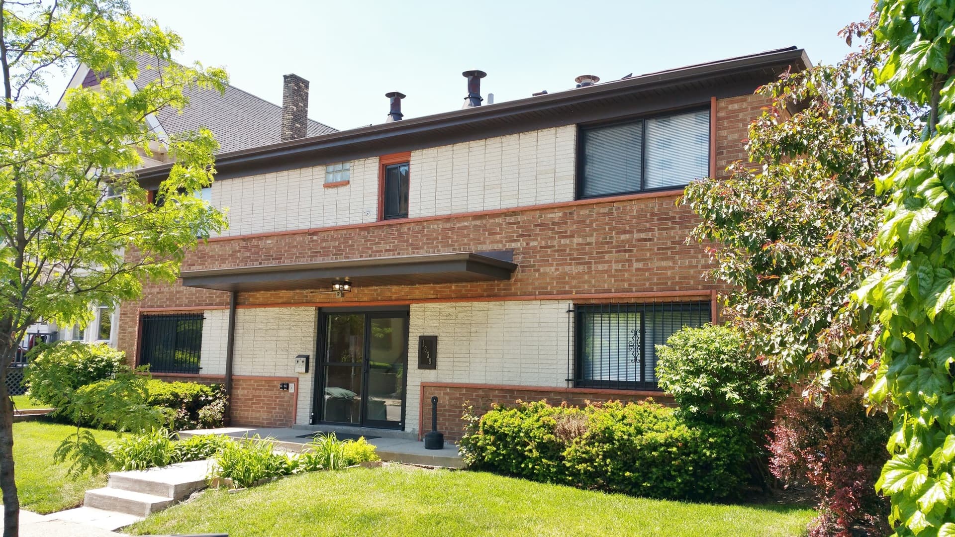 Milwaukee Apartment: 1639 N Farwell Ave