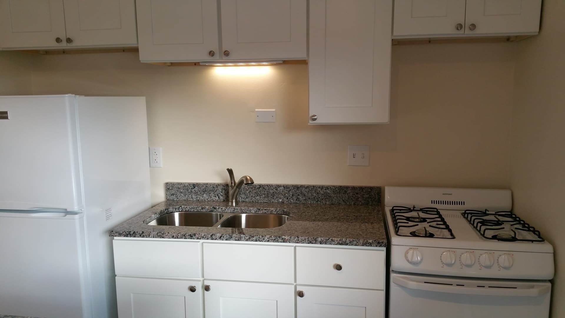 Milwaukee Apartment: 1441 N Franklin Pl