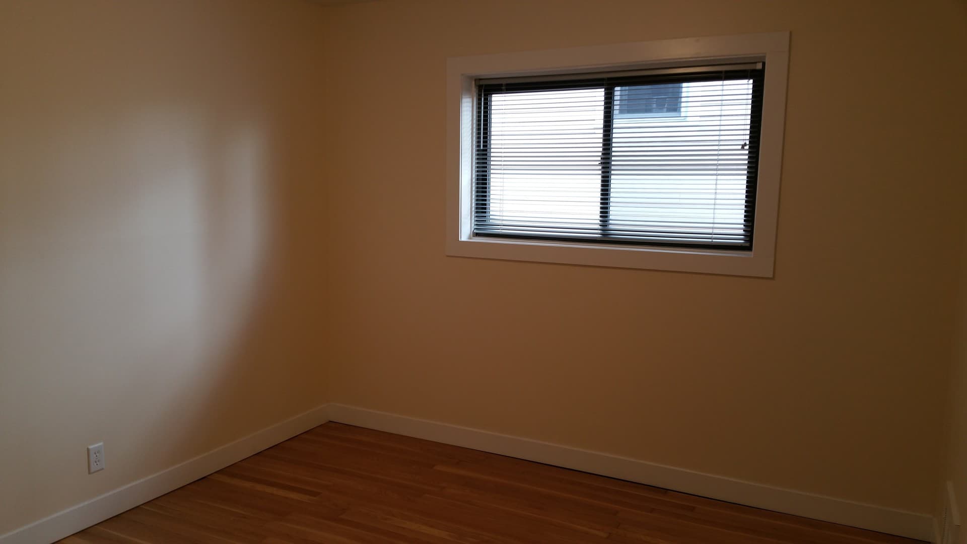 Milwaukee Apartment: 1639 N Farwell Ave
