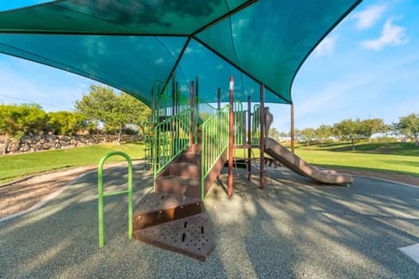 Hendferson House: 1298 El Solindo
