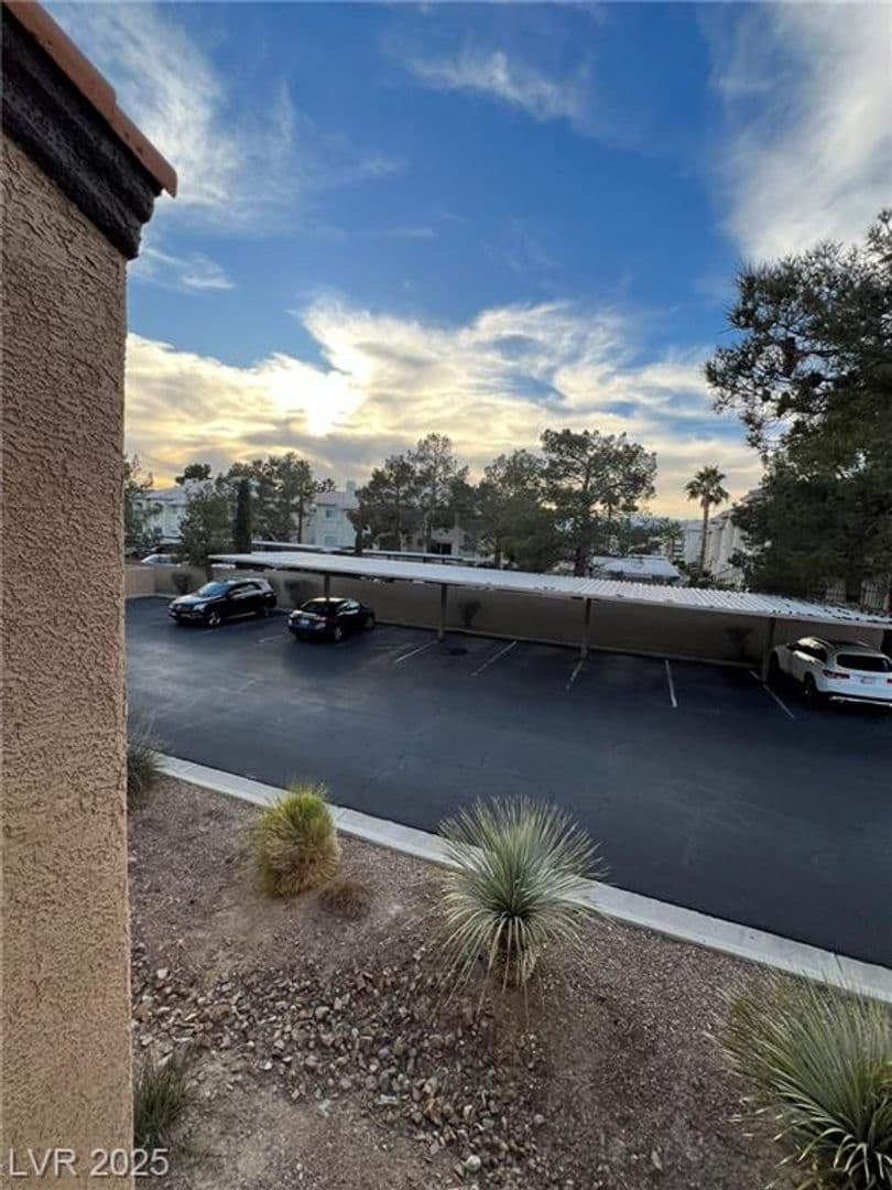 Las Vegas Condo: 9325 W Desert Inn Rd. #206