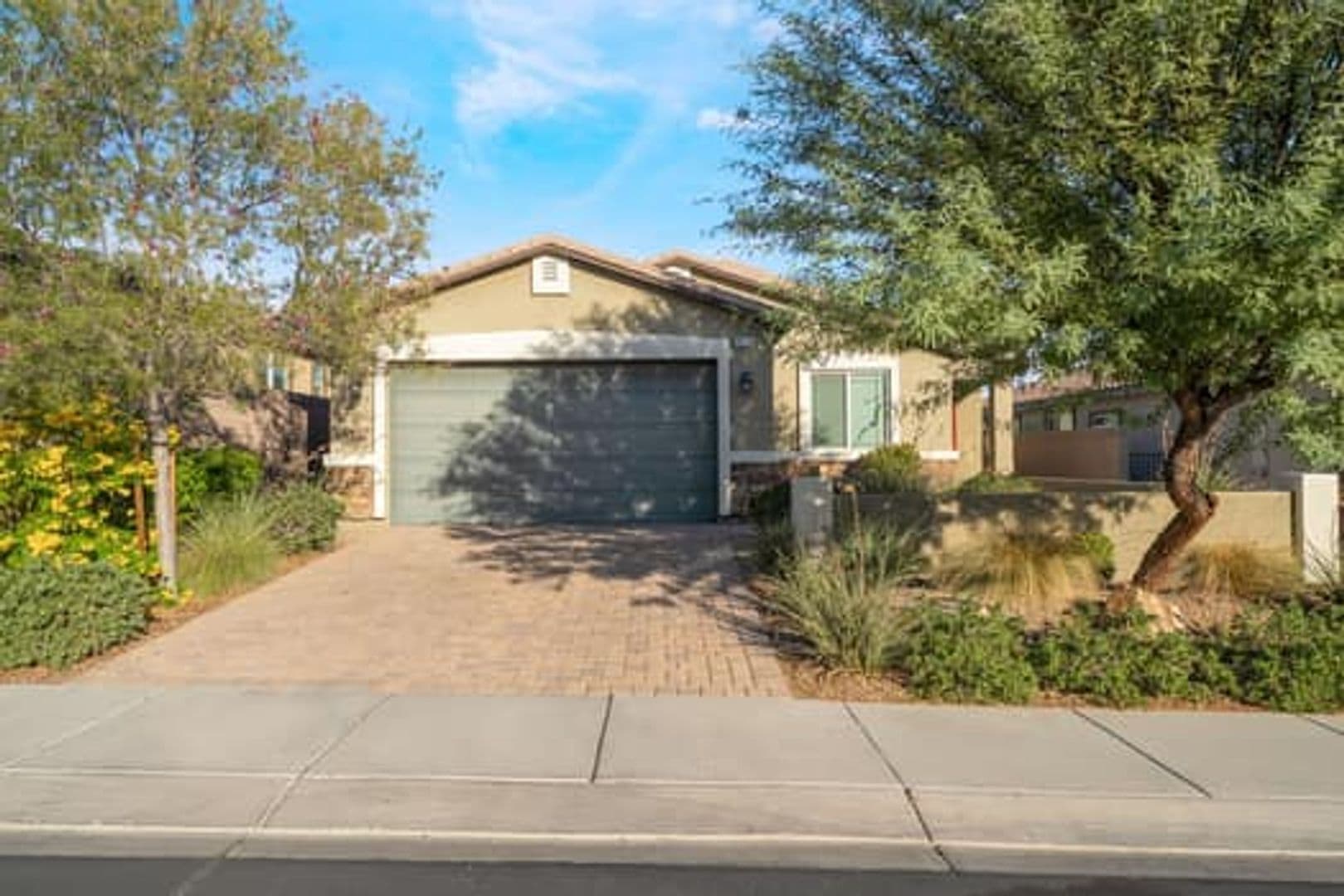 Hendferson House: 1298 El Solindo
