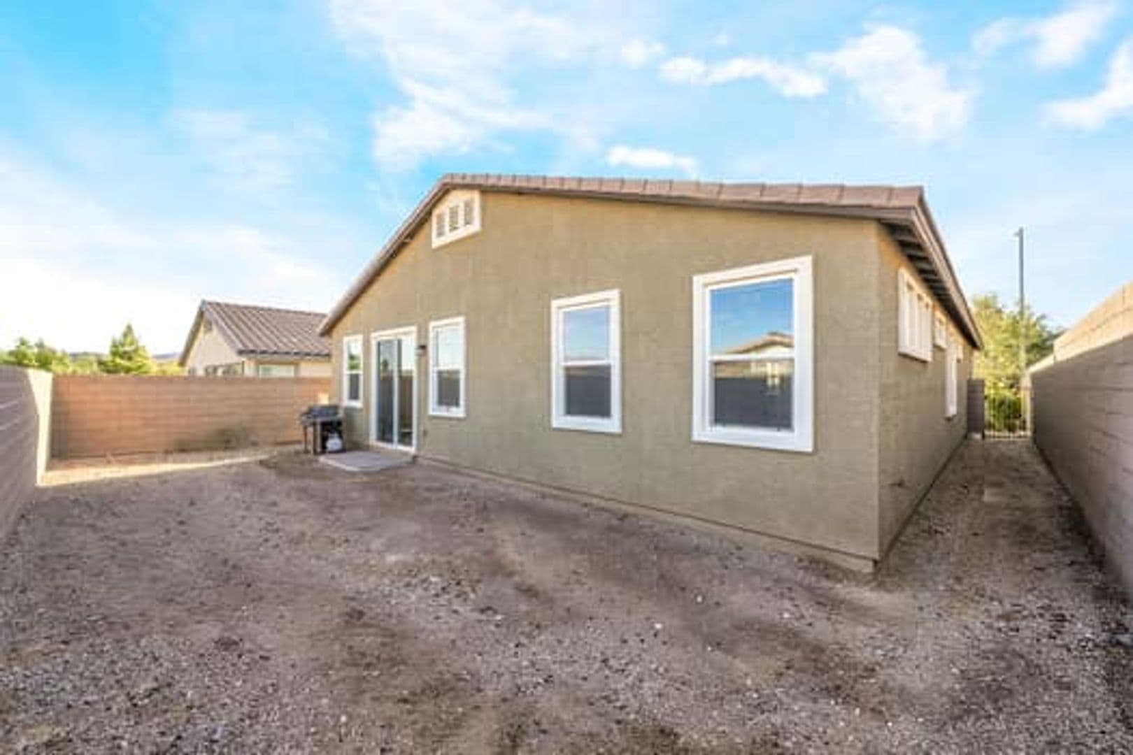 Hendferson House: 1298 El Solindo
