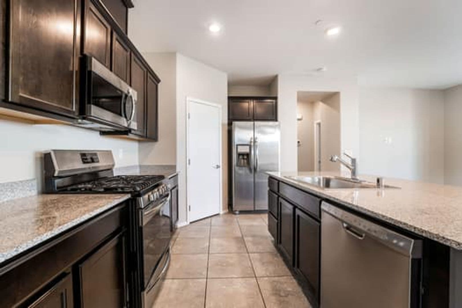 Hendferson House: 1298 El Solindo