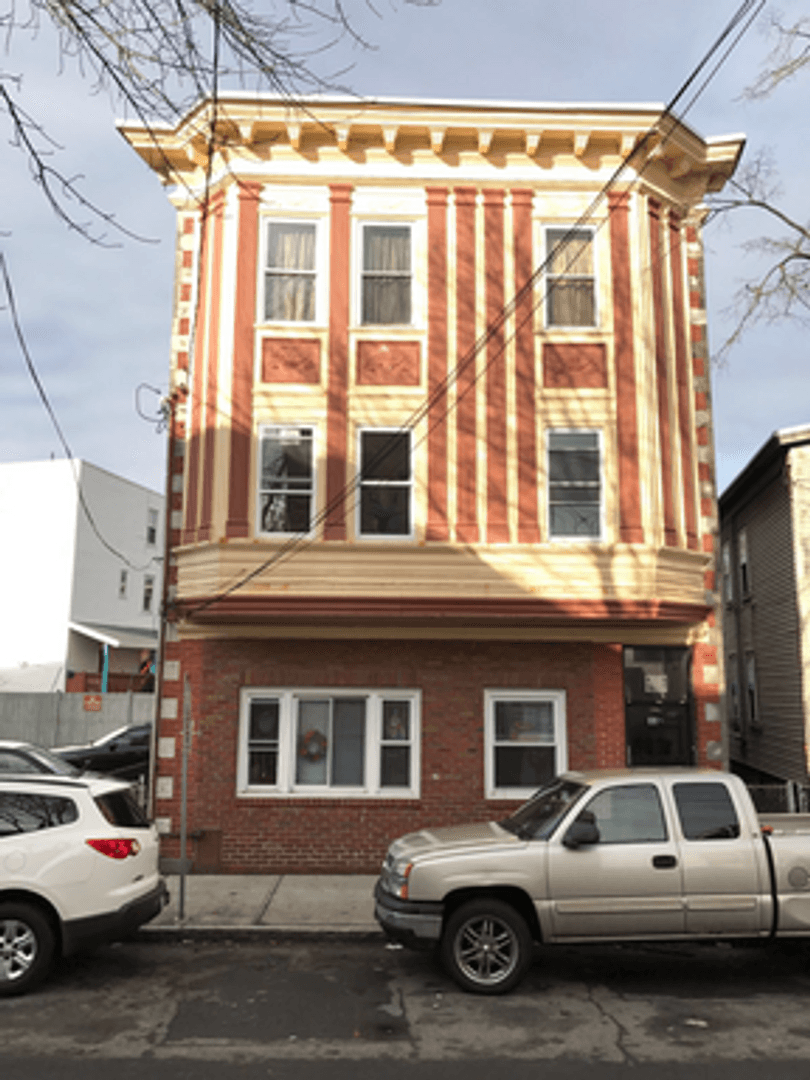 Chelsea Apartment: 46 Shawmut Street