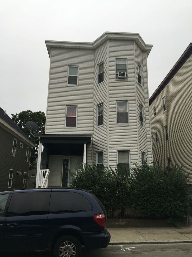 Roxbury Apartment: 39 Maywood Street