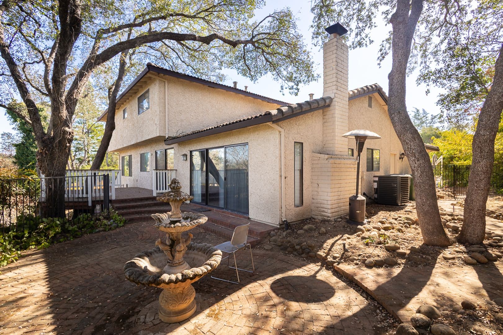 Folsom House: 110 Rock Ravine Court