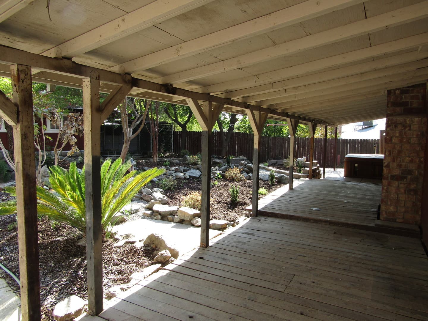 Folsom House: 233 Flower Drive