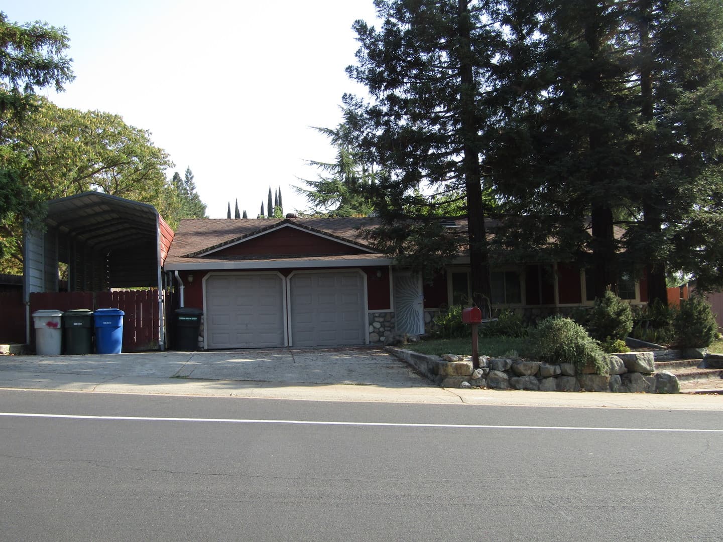 Folsom House: 233 Flower Drive