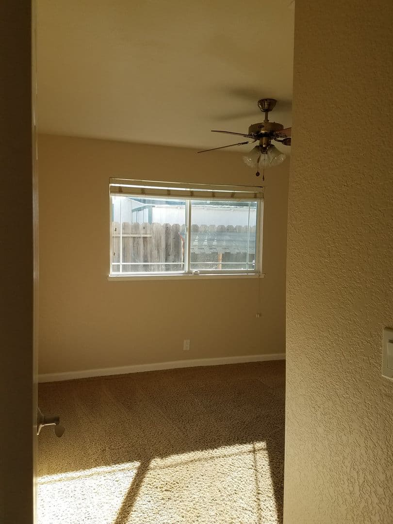 Roseville House: 1116 Oak Ridge Drive