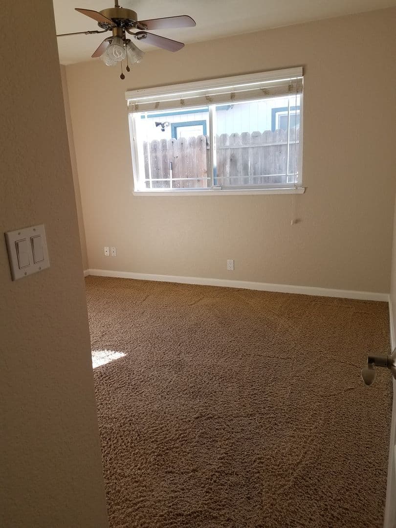 Roseville House: 1116 Oak Ridge Drive