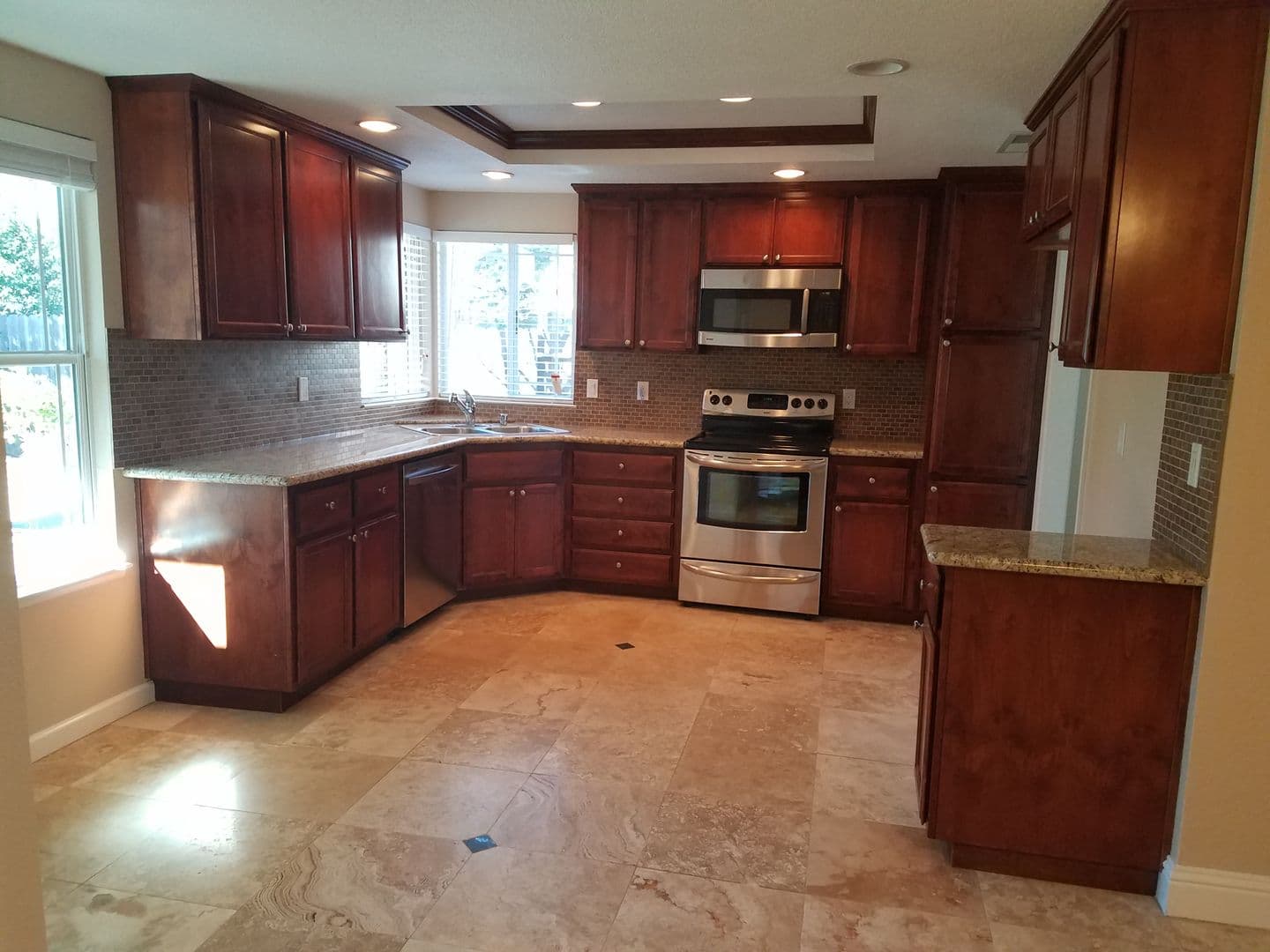 Roseville House: 1116 Oak Ridge Drive