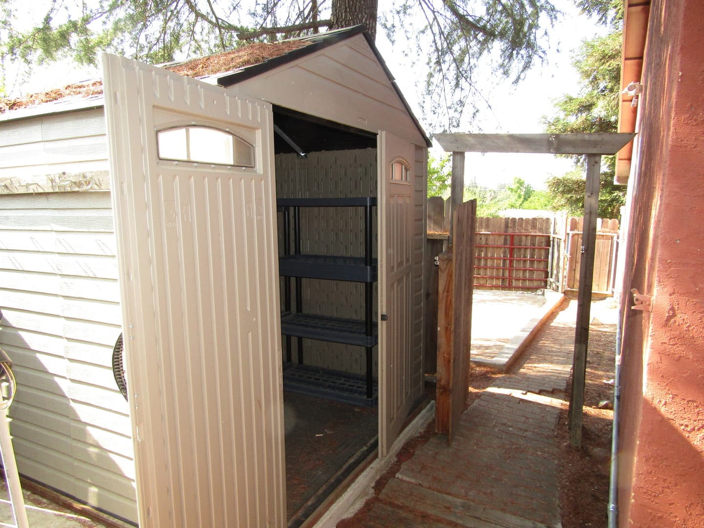Folsom House: 233 Flower Drive