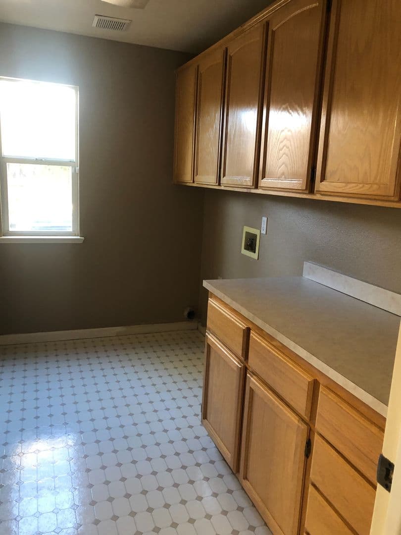 Folsom House: 105 Honey Cook Circle