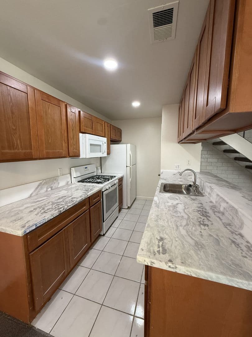 Citrus Heights Townhome: 6448 Bremen Drive #2