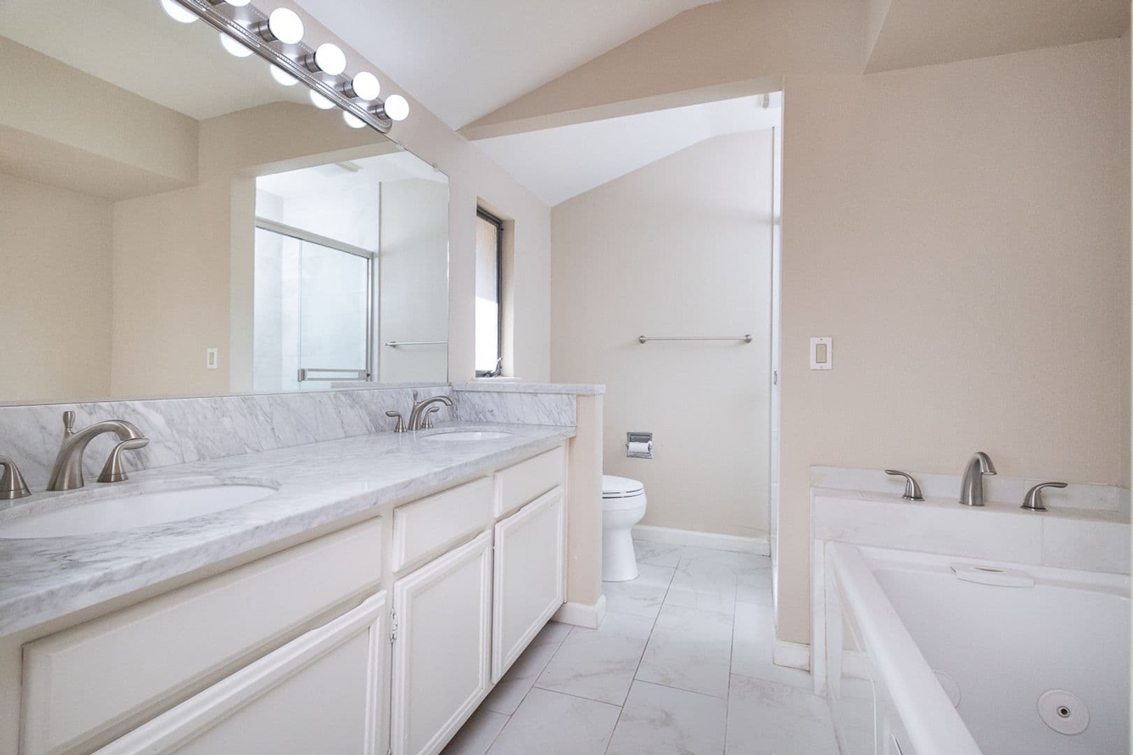 Folsom House: 110 Rock Ravine Court