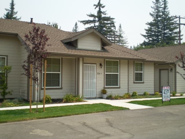 Folsom Apartment: 704 Forrest Street