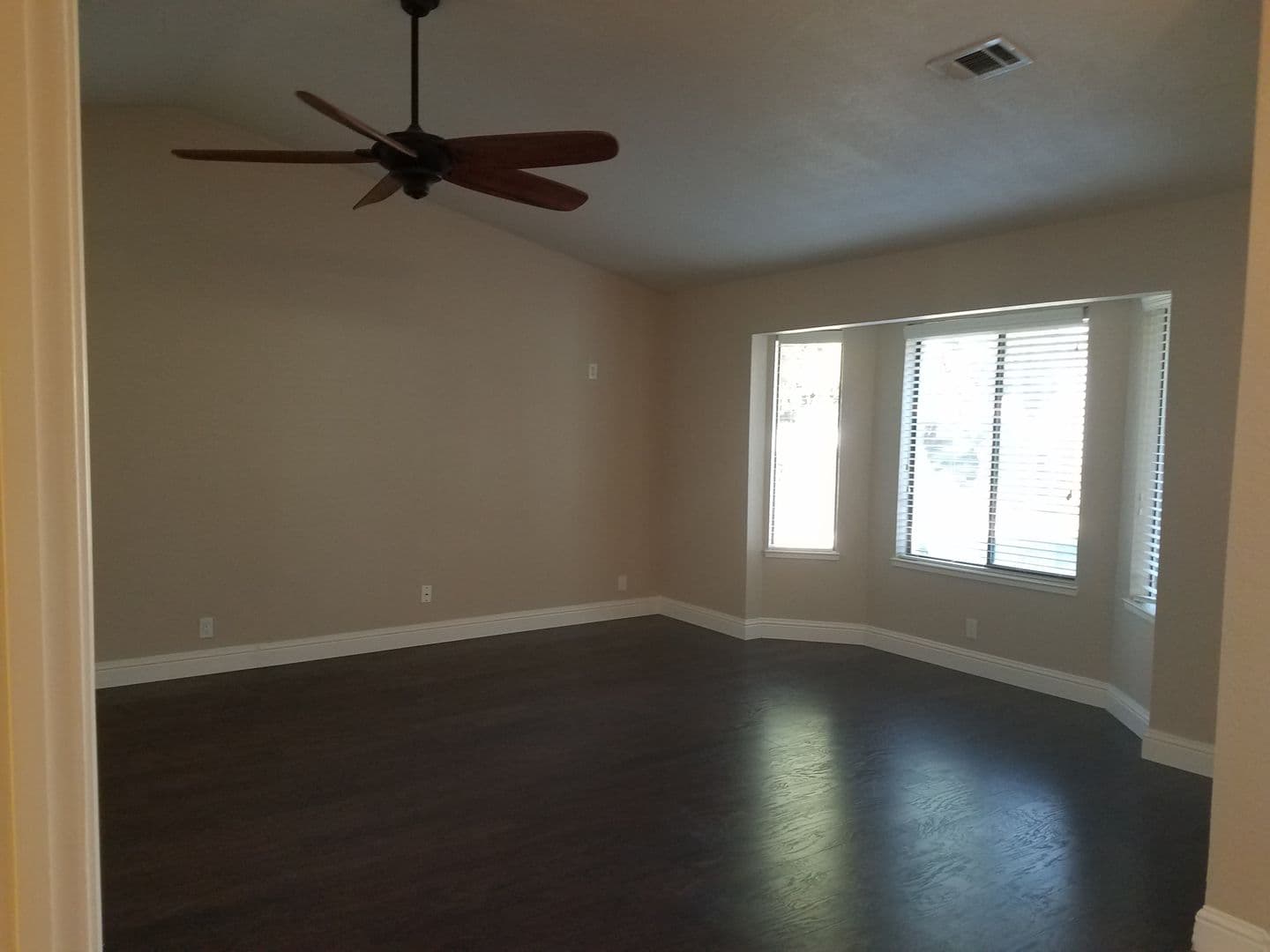 Roseville House: 1116 Oak Ridge Drive