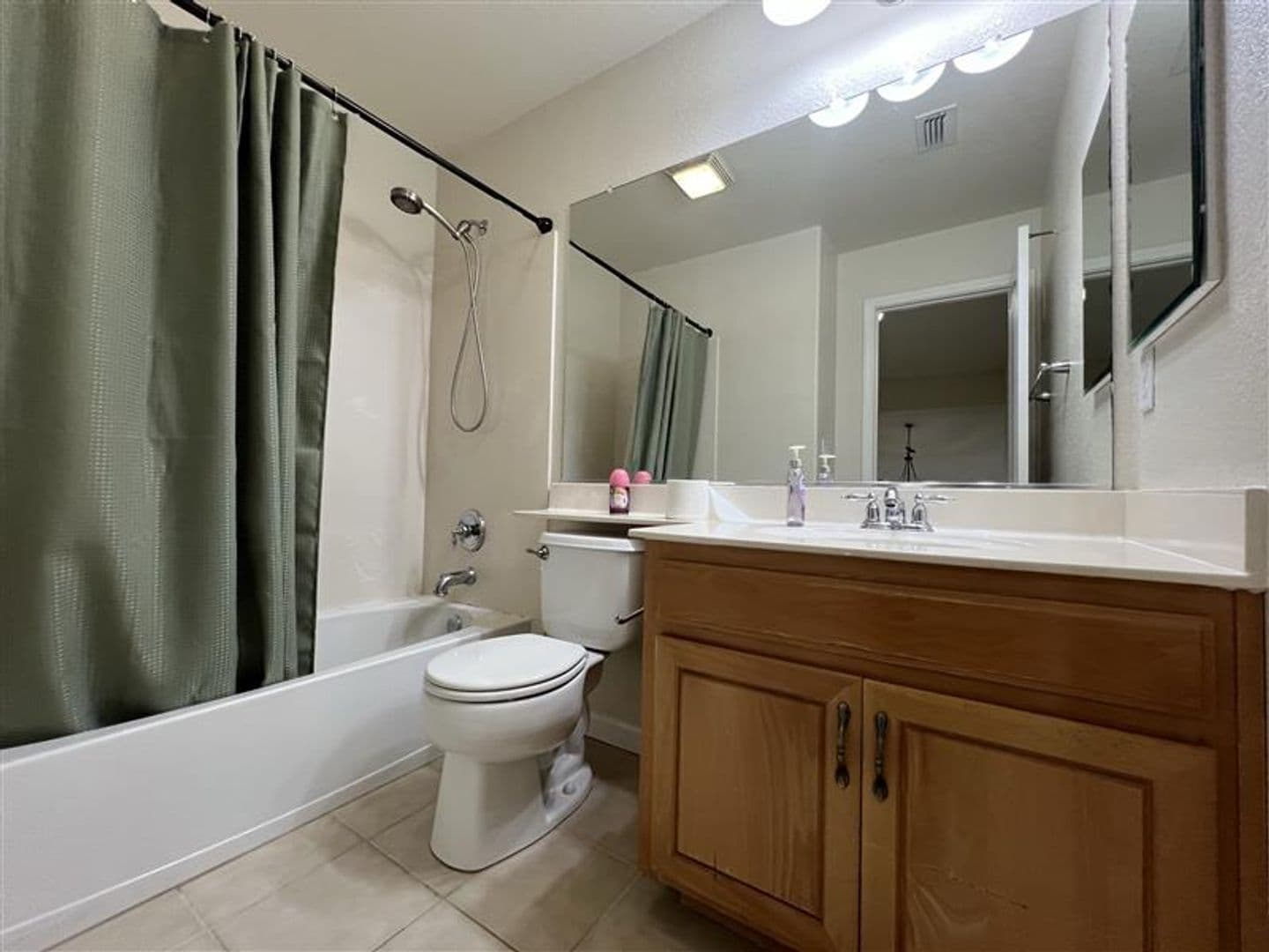 Folsom House: 2249 Zittel Drive