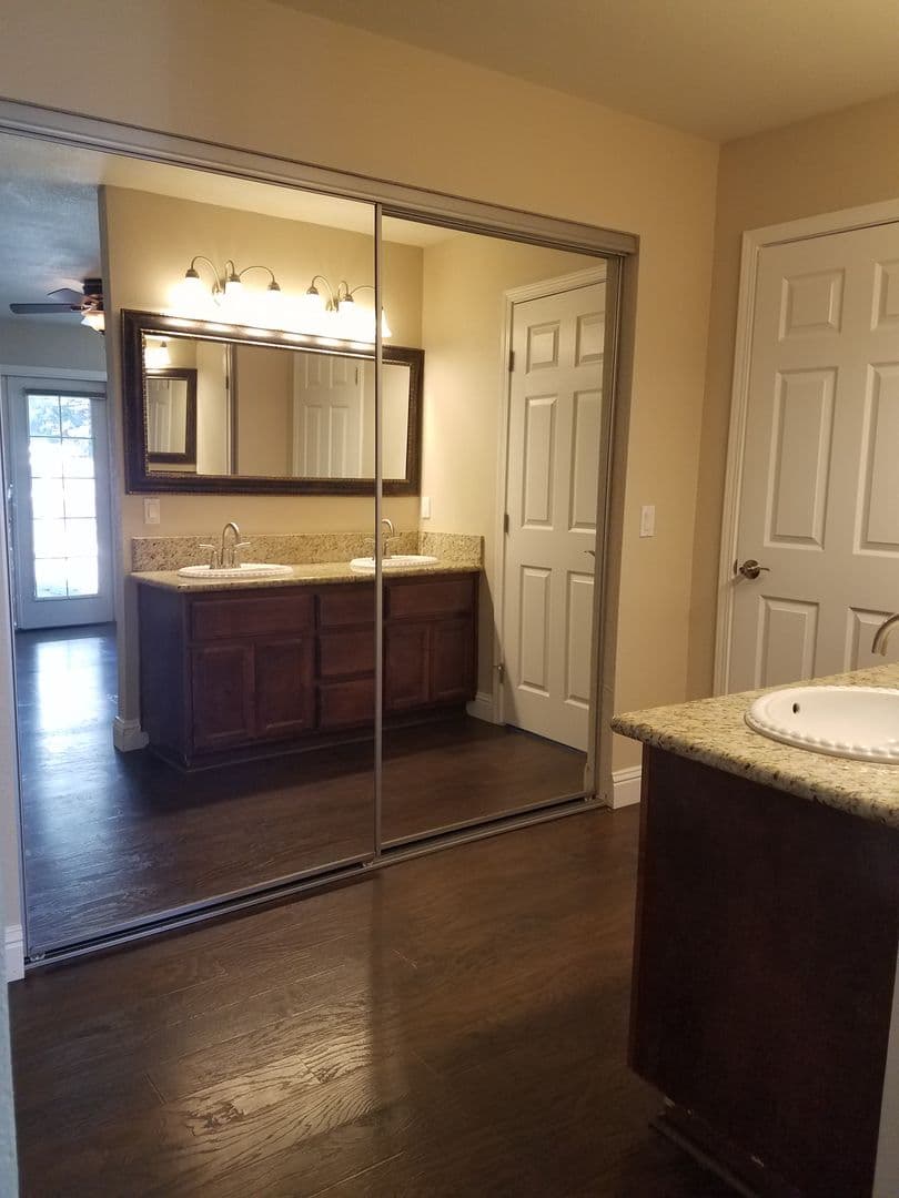 Roseville House: 1116 Oak Ridge Drive
