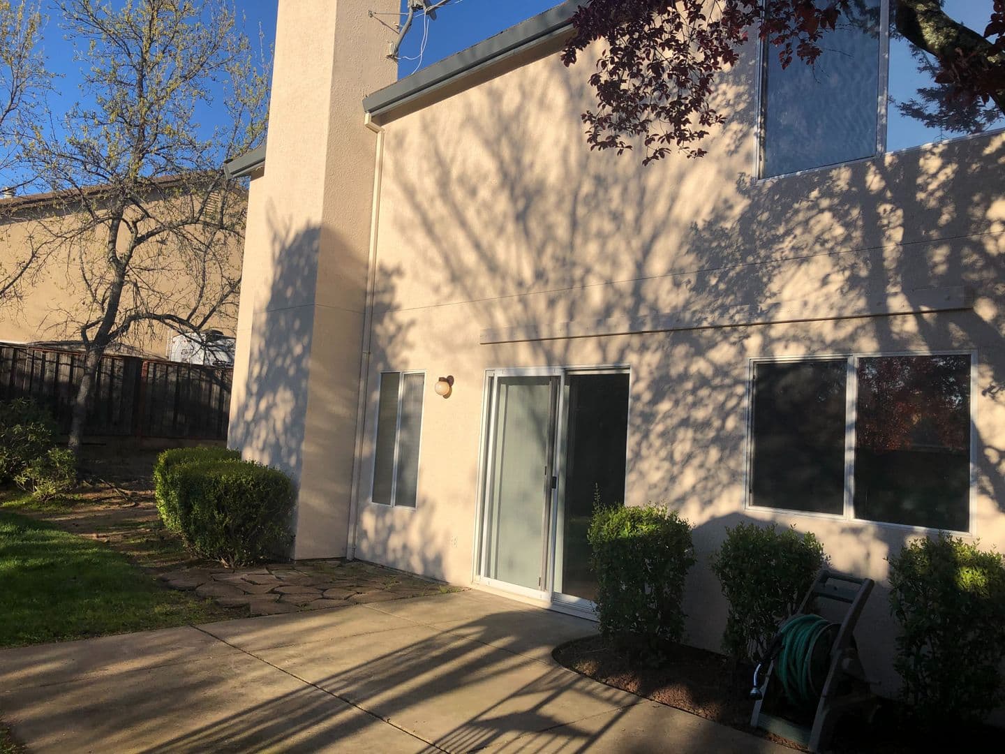 Folsom House: 105 Honey Cook Circle