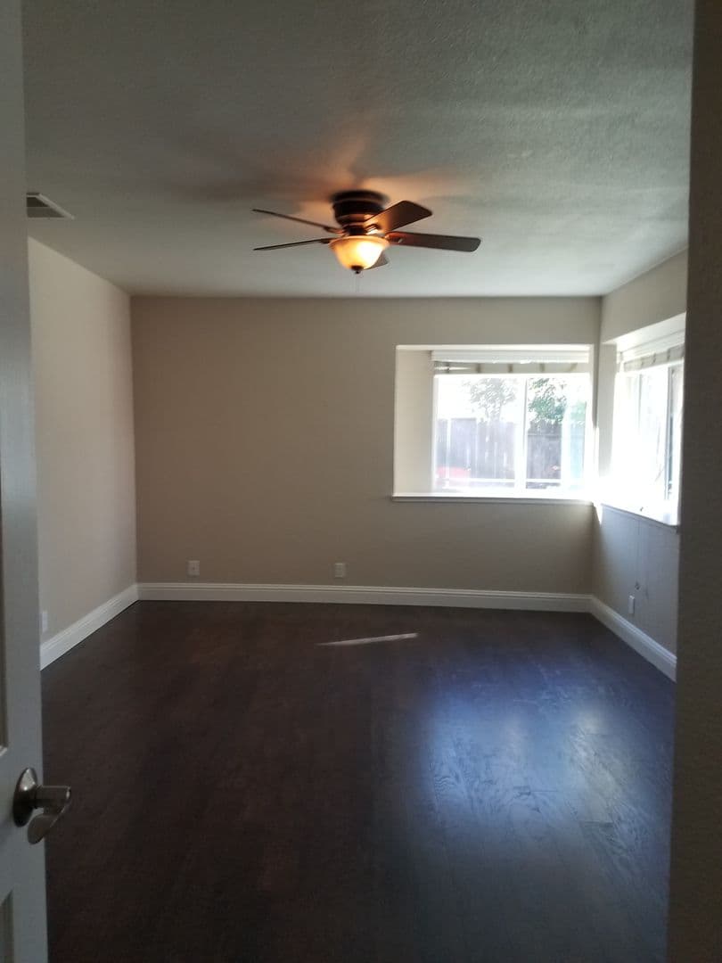Roseville House: 1116 Oak Ridge Drive