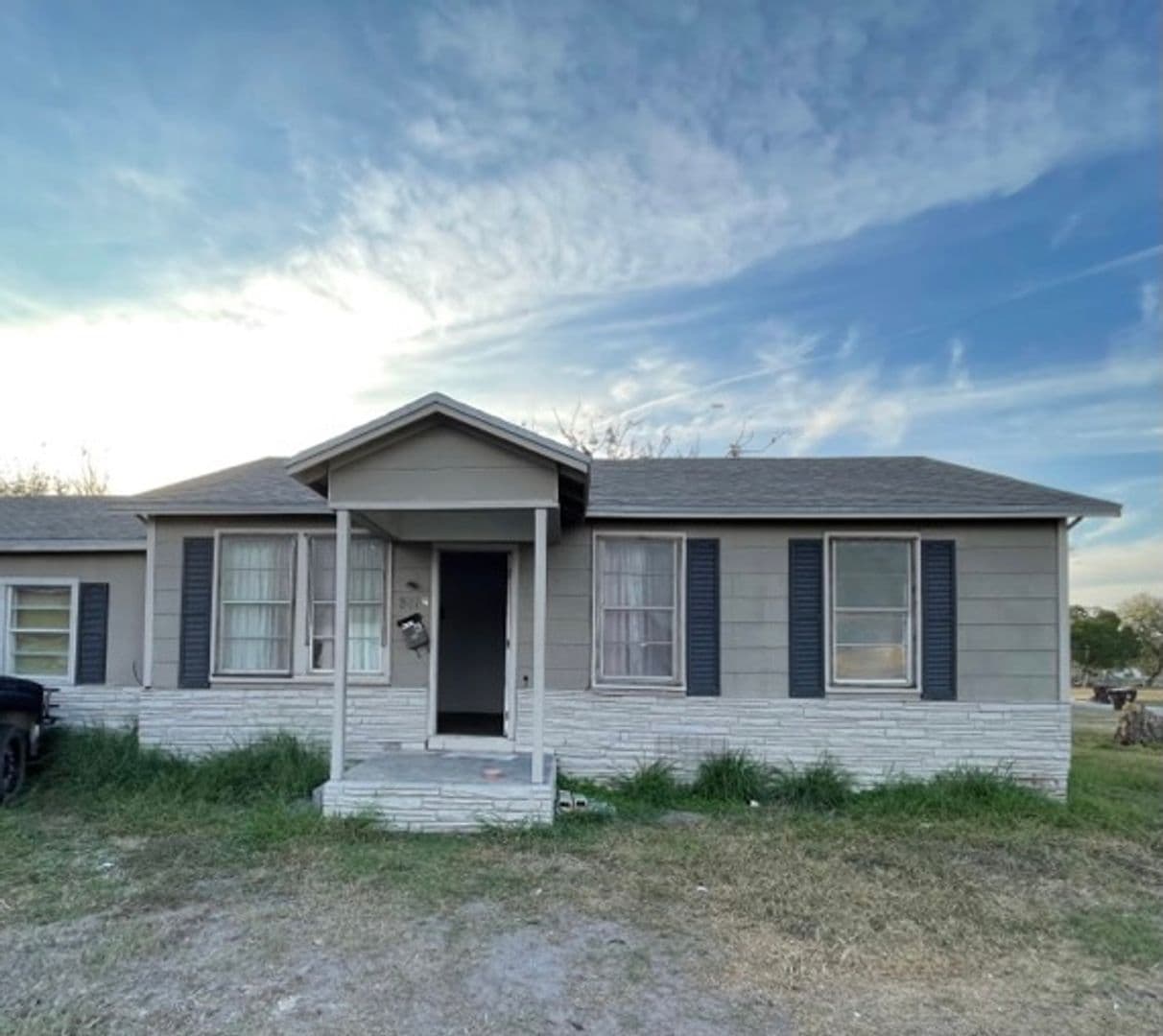 Kingsville Apartment: 811 S 13th