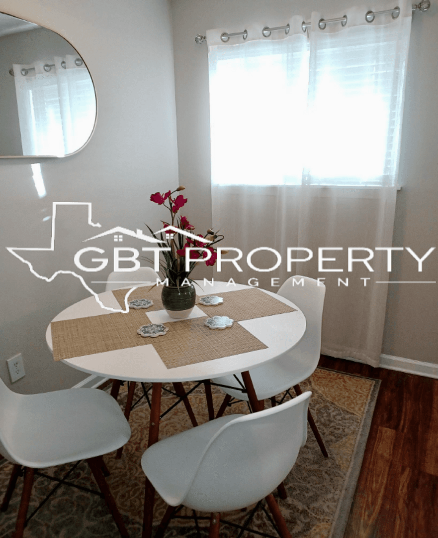 Universal City Apartment: 2205 Pat Booker Rd