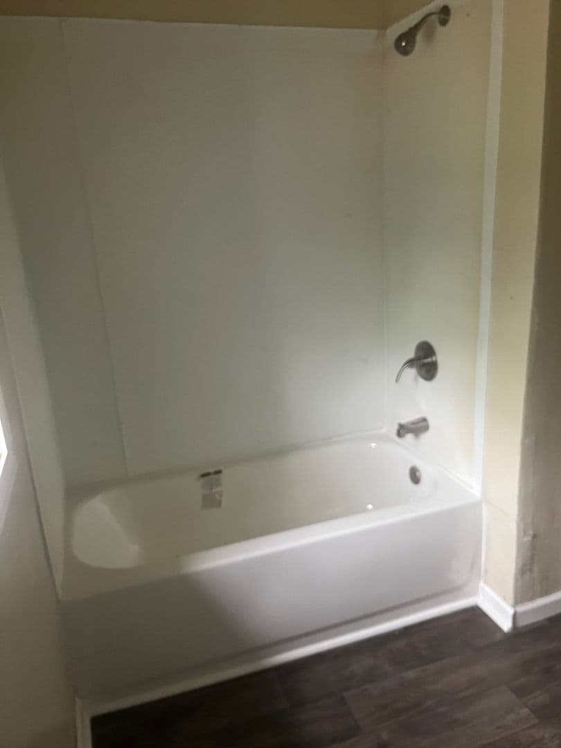 Longview Apartment: 428 S. Fredonia St.