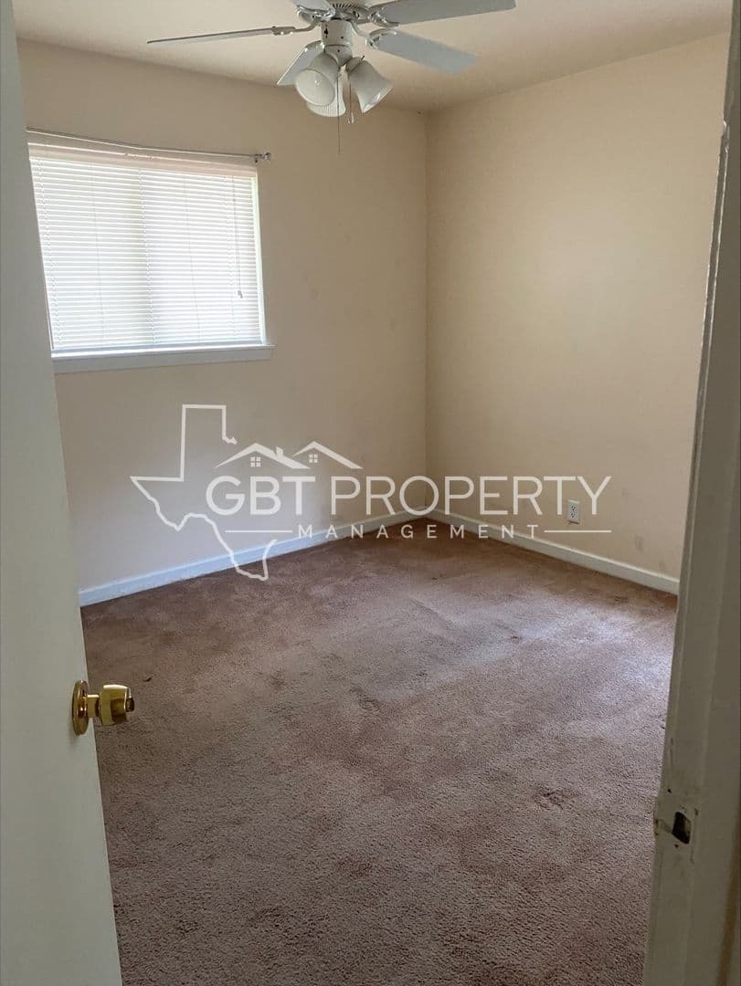 San Antonio House: 4527 Clear Spring