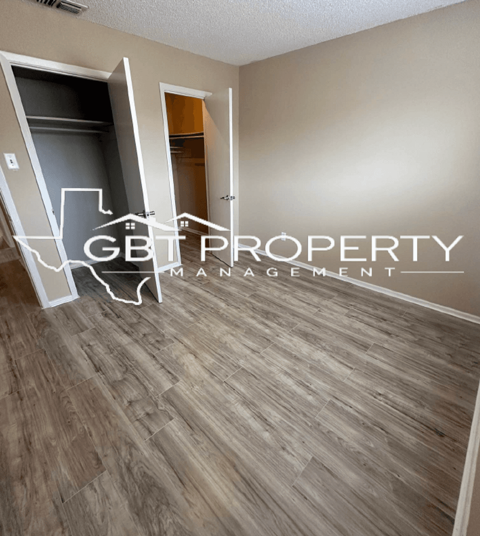 Universal City Apartment: 2205 Pat Booker Rd