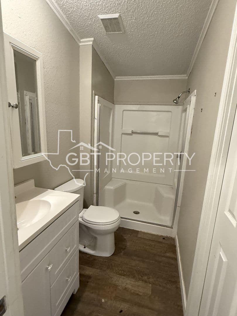 Victoria Apartment: 10652 US Hwy 59 South